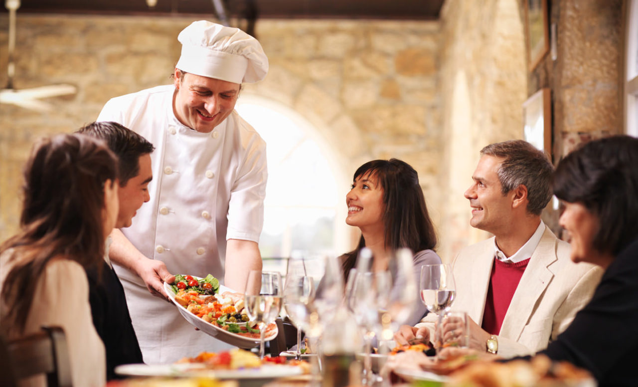 Read more about the article How to Know When You Need A Caterer
