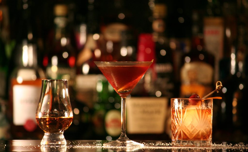 Read more about the article 4 Easy Thanksgiving Cocktails You Need to Try This Year