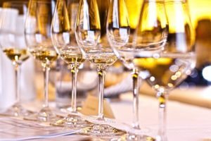 Read more about the article Choosing The Right Wine For Your Wedding